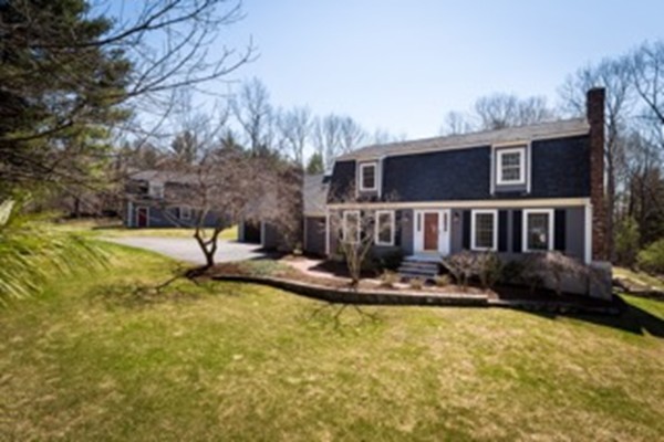 Grand Cape on 17 gorgeous Merrimac acres! Grand Cape on 17 gorgeous Merrimac acres!