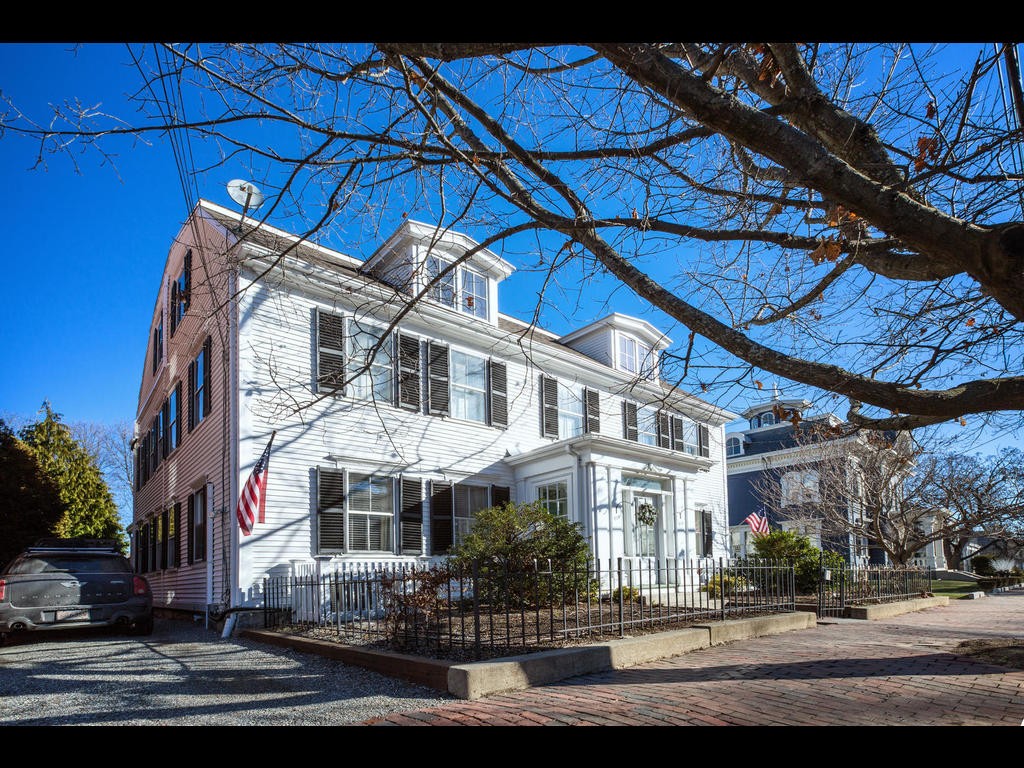 High Street Half-House! Already under agreement! High Street Half-House! Already under agreement!