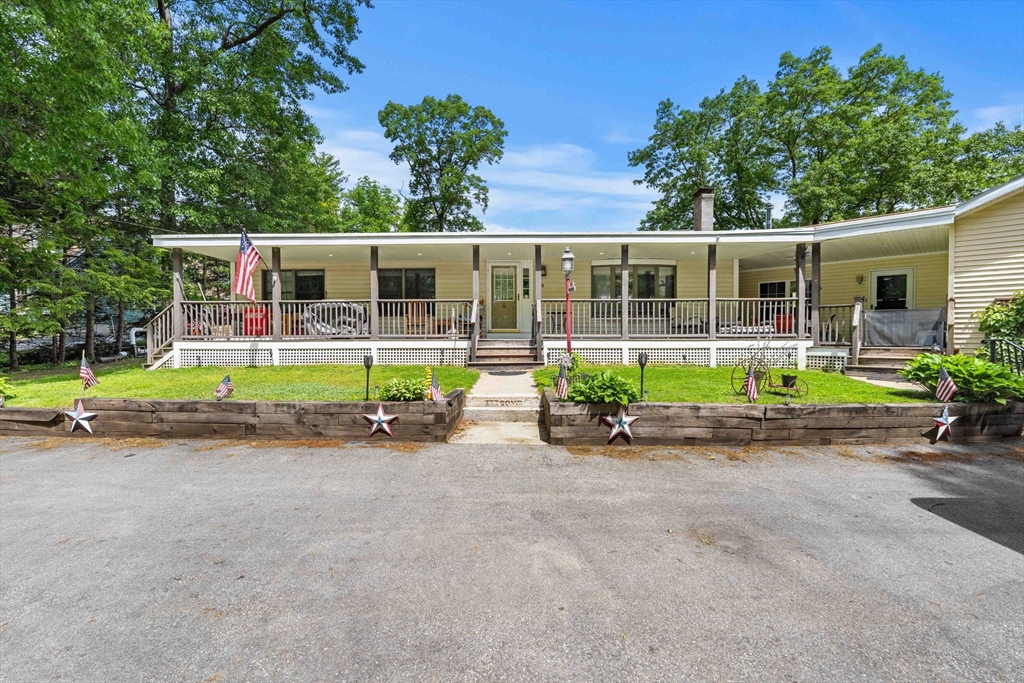 25 Beacon St, Amesbury, MA 01913 &mdash; home for sale in Amesbury, listed at $1,299,999
