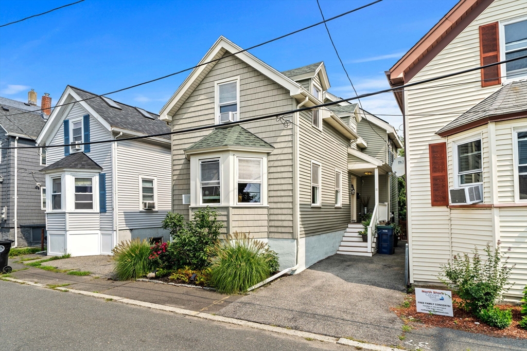 15 Beacon St, Salem MA home for sale