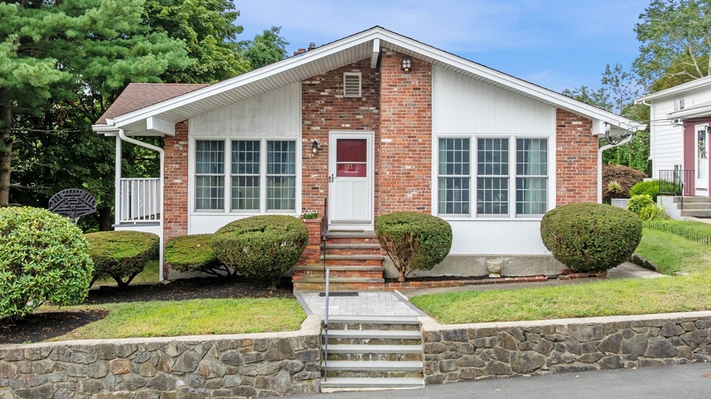 11 Mooney Rd, Salem MA home for sale