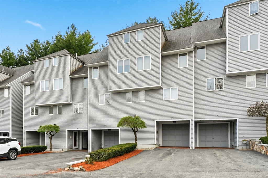 914 Sherwood Forest Lane, Saugus, Forest Green, Townhouse, Condo, Garage