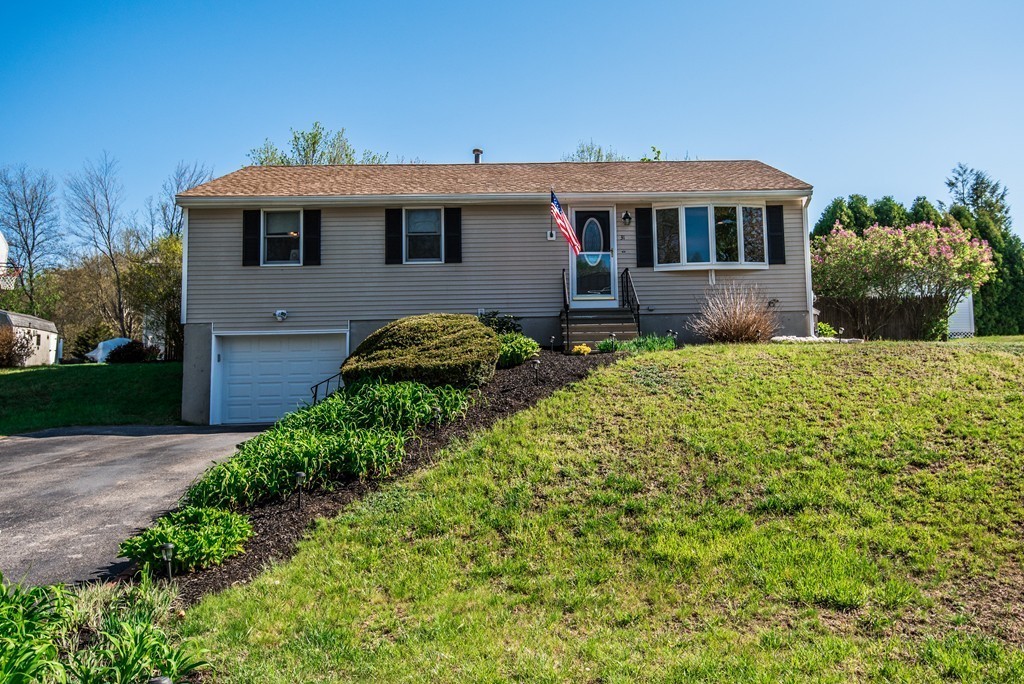 31 Lisa Ln Methuen, MA 018446073 Single Family home homes for sale, real